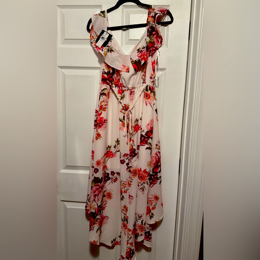 Women’s dress size medium.  High low style.  Never worn.